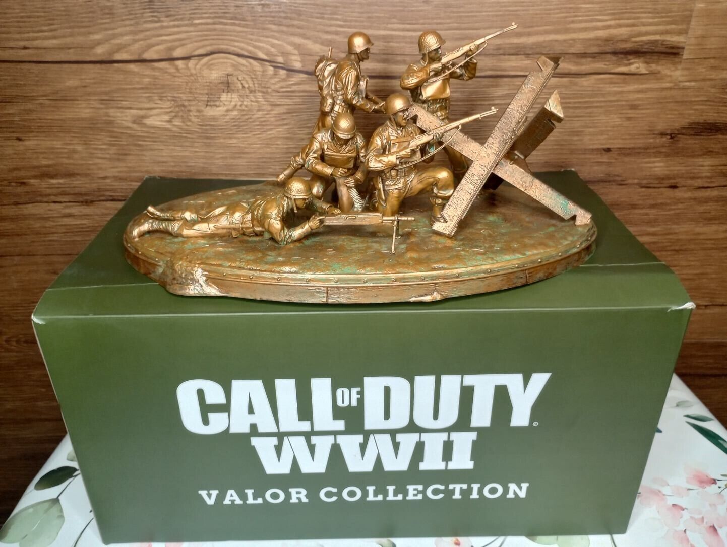 * ALL ORIGINAL & COMPLETE IN BOX 2017 Call of Duty WWII Valor Collection  set.