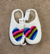 RAINBOW HEART PRINTED SLIPPERS SIZE S/M 6/7 NEW WITH TAGS