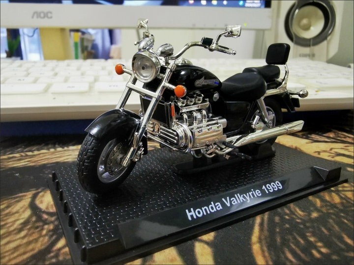 1/24 Scale Tiny Honda Valkyrie 1999 Super Bike Model Toy Racing