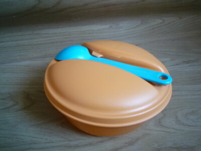 Tupperware  600ml Schüssel mit Löffel 
