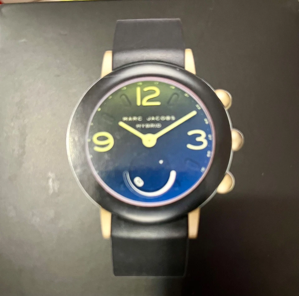 Reloj híbrido Marc Jacobs nuevo con etiquetas. Foto 3 de 4