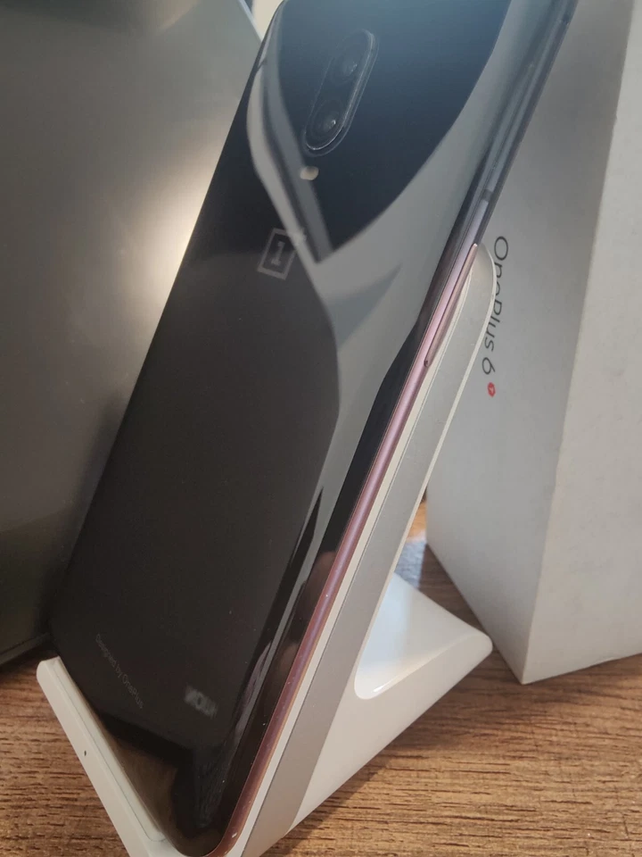 OnePlus 6T 8gb RAM 128gb Storage Snapdragon 845 AMOLED 6,5  (Dual SIM) - Immagine 2 di 3