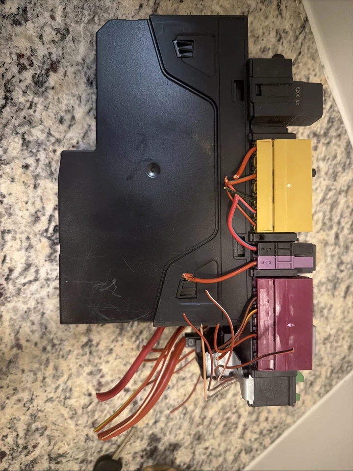 Mercedes Benz E350 E400 E550 CLS550 2010 A 2018 módulo de caja de relé de fusibles trasero Sam Foto 3 de 4