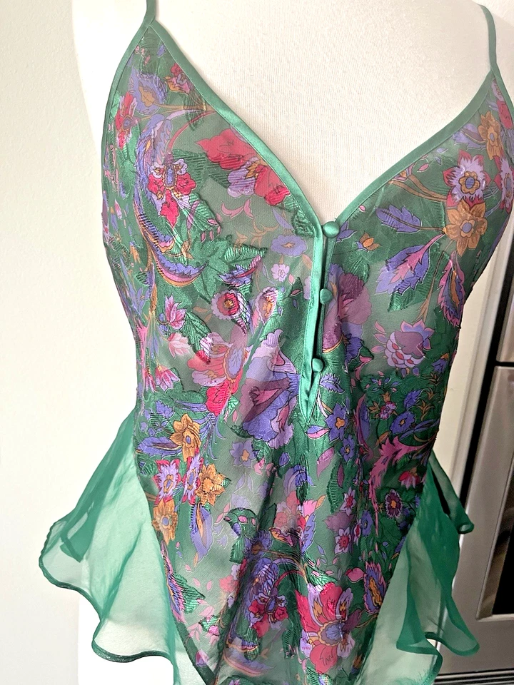 Body de peluche floral verde etiqueta dorada Victoria Secret vintage talla mediana NUEVO Foto 3 de 4