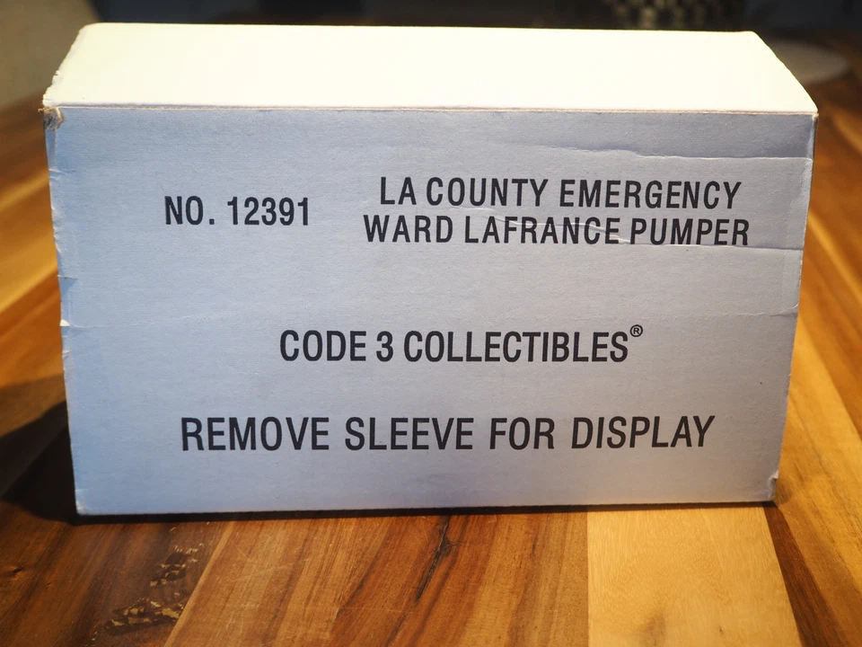 Code 3 EMERGENCY! 1:64 Limited Edt. LA CO. Ward LaFrance Pumper 51 - Bild 2 von 4