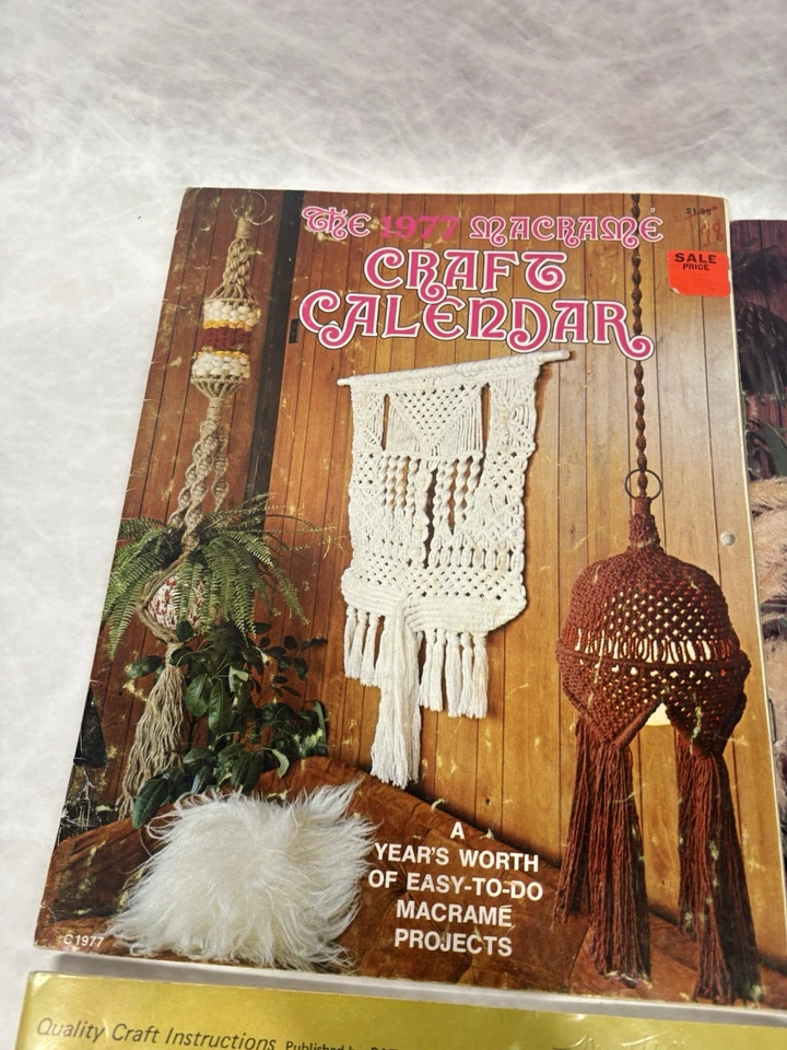 Lotto 4 libri vintage modello macramè anni 70 istruzioni artigianali guide vacanze - Immagine 2 di 4