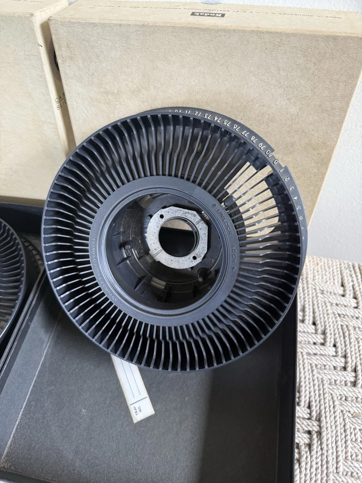 🍊Vintage 1970s Kodak Carousel Transvue 80 Slide Trays (2) for Projector w/ Box! - Image 4 of 4