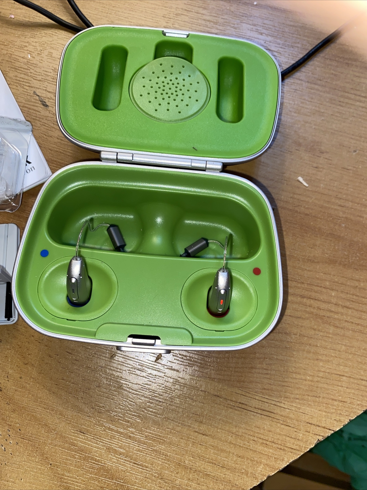 Phonak Audeo P90R Pair Of Hearing Aids/Charging Case & Cable