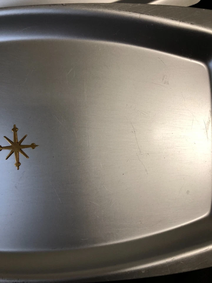 Juego de (2) Bandejas para Servir Vintage Años 50 MIRRO Medallion MCM Atomic Starburst EE. UU. Foto 4 de 4