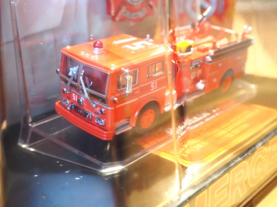 Code 3 EMERGENCY! 1:64 Limited Edt. LA CO. Ward LaFrance Pumper 51 - Bild 3 von 4