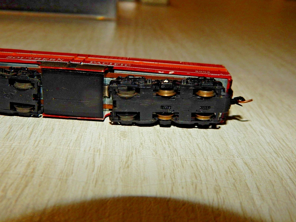 Con-Cor N-scale Southern Pacific #6005 Daylight ALCO/PA-1 Locomotive DCC Ready - Image 4 of 4