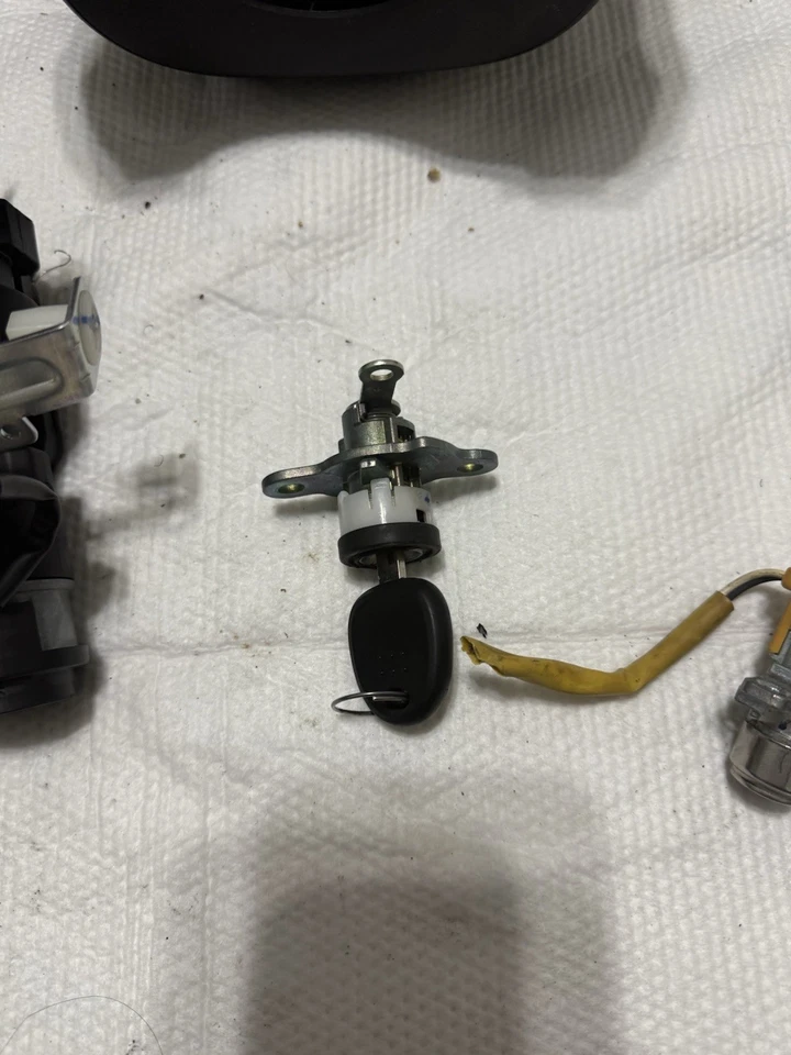 Hyundai Accent 2012-2017 llave cilindro de encendido y puerta lateral/baúl/cubierta Foto 4 de 4