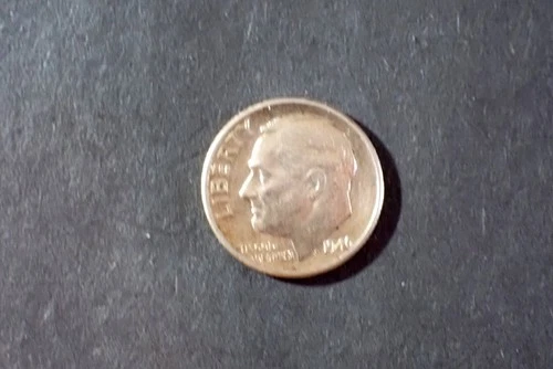 One  Roosevelt Dimes 90% Silver dated 1946 VF/XF Cond ROOS 086