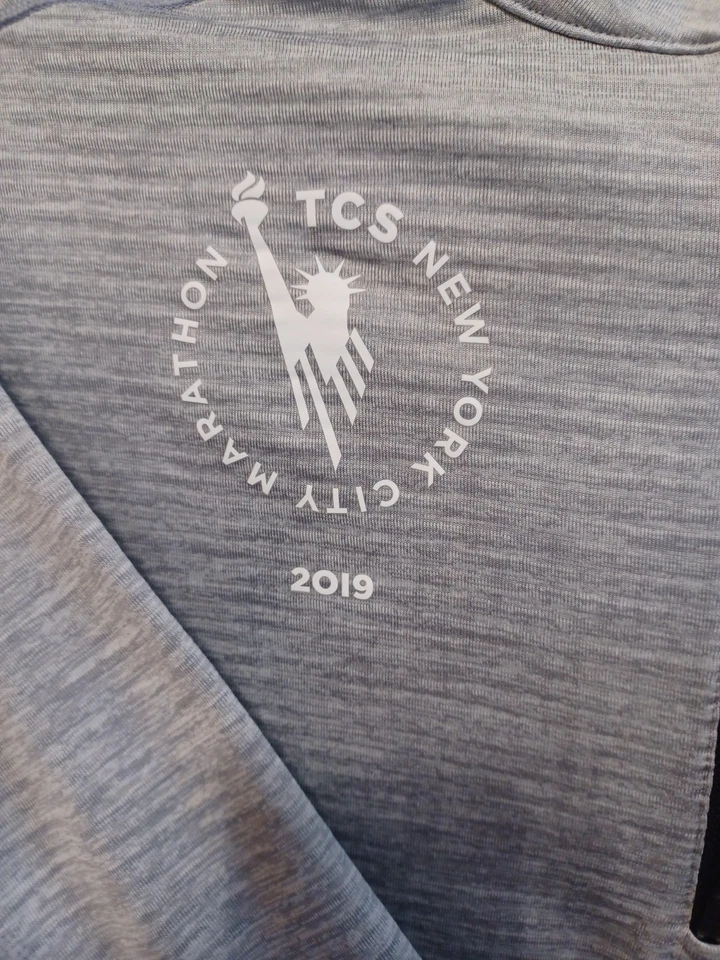 Camisa conmemorativa New Balance plateada manga larga New York City Marathon 2019 Foto 2 de 4