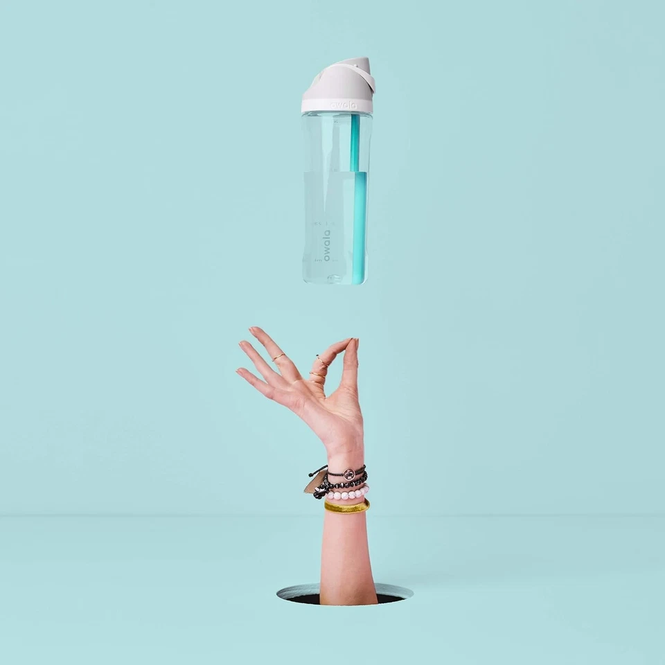 FreeSip 25 Oz Clear Tritan Water Bottle with Straw - BPA-Free Travel Essential - Image 3 of 4