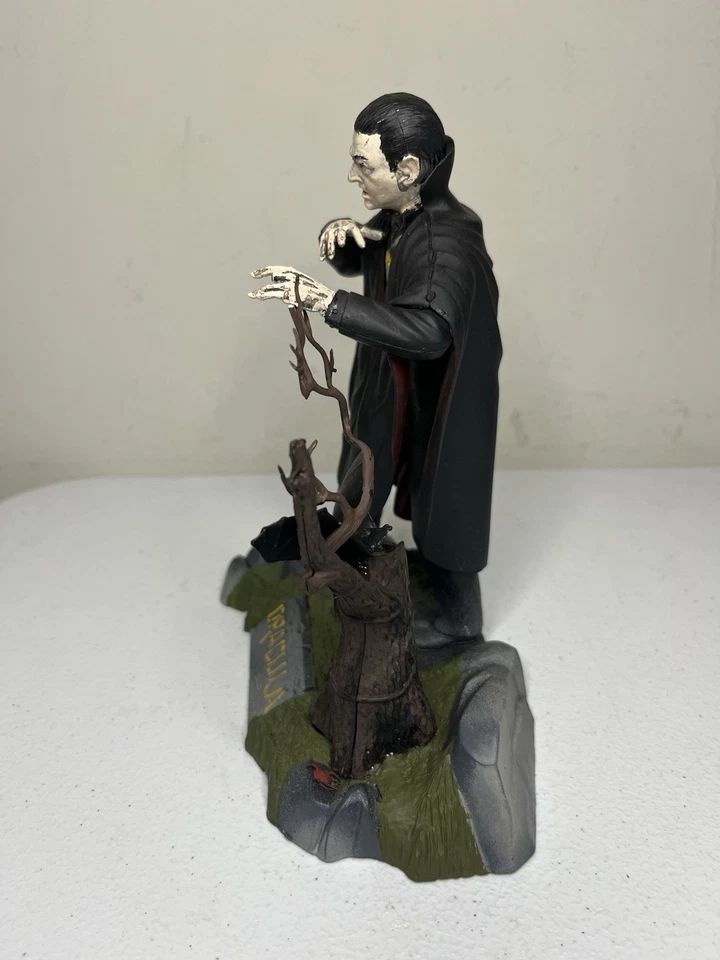 Vintage (1962) Aurora Universal Monsters Plastic Model - DRACULA Nicely Painted - Image 4 of 4