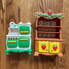 Vintage 1983 Strawberry Shortcake Happy Home Oven And Tall Cupboard