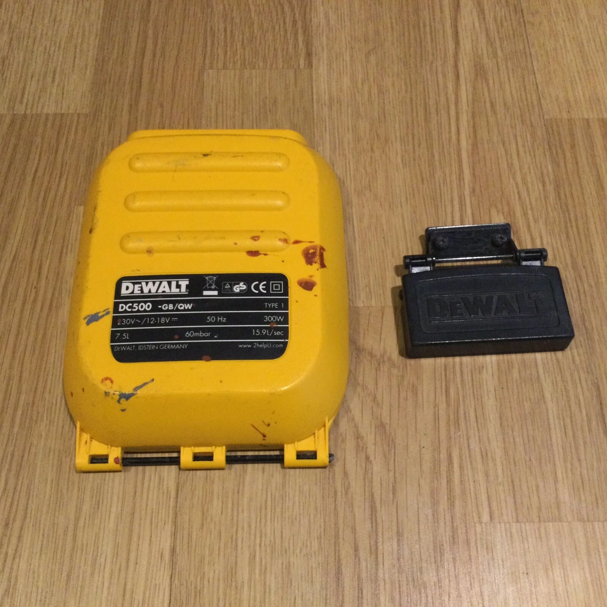 Dewalt DC500 Vacuum Cleaner Part Battery Cover Clip