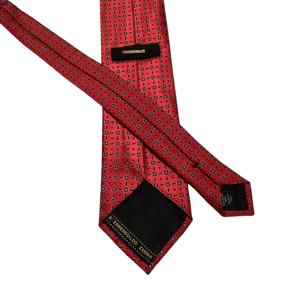 Corbata ERMENEGILDO ZEGNA ***** Para Hombre 100% Seda ITALIA Lujo Geométrica Roja Usada en Excelente Condición Foto 3 de 4