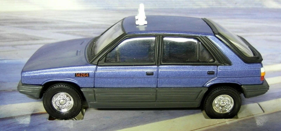 Corgi 1/36 CC06401 Renault 11 View To a Kill James Bond Diecast model car - Image 4 of 4