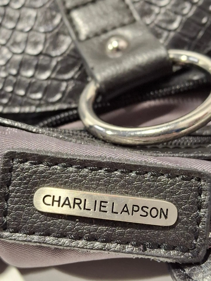 Bolsa Hobo Feminina Charlie Lapson Preta Tamanho Médio Couro Estampada em Pele de Cobra - Imagem 3 de 4