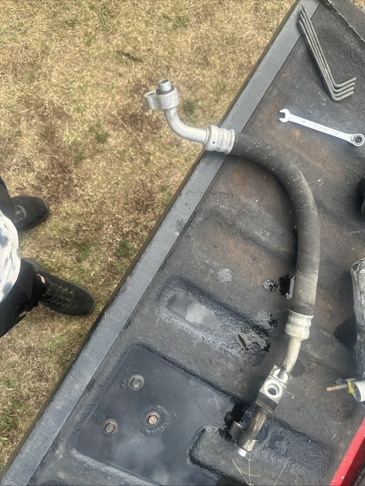 2000-06 Chevy Suburban Tahoe GMC Yukon Gas A/c Refrigerant Suction Hose 19303128 - Image 3 of 4