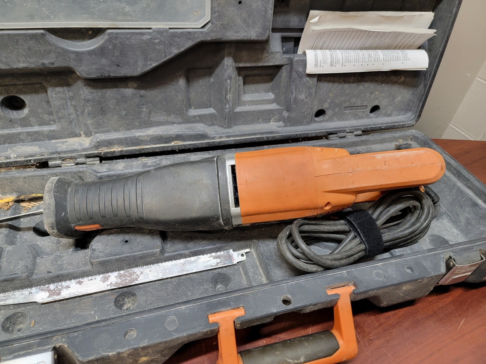 Ridgid 9 Amp Corded Variable Speed Reciprocating Saw with Case R3000 c