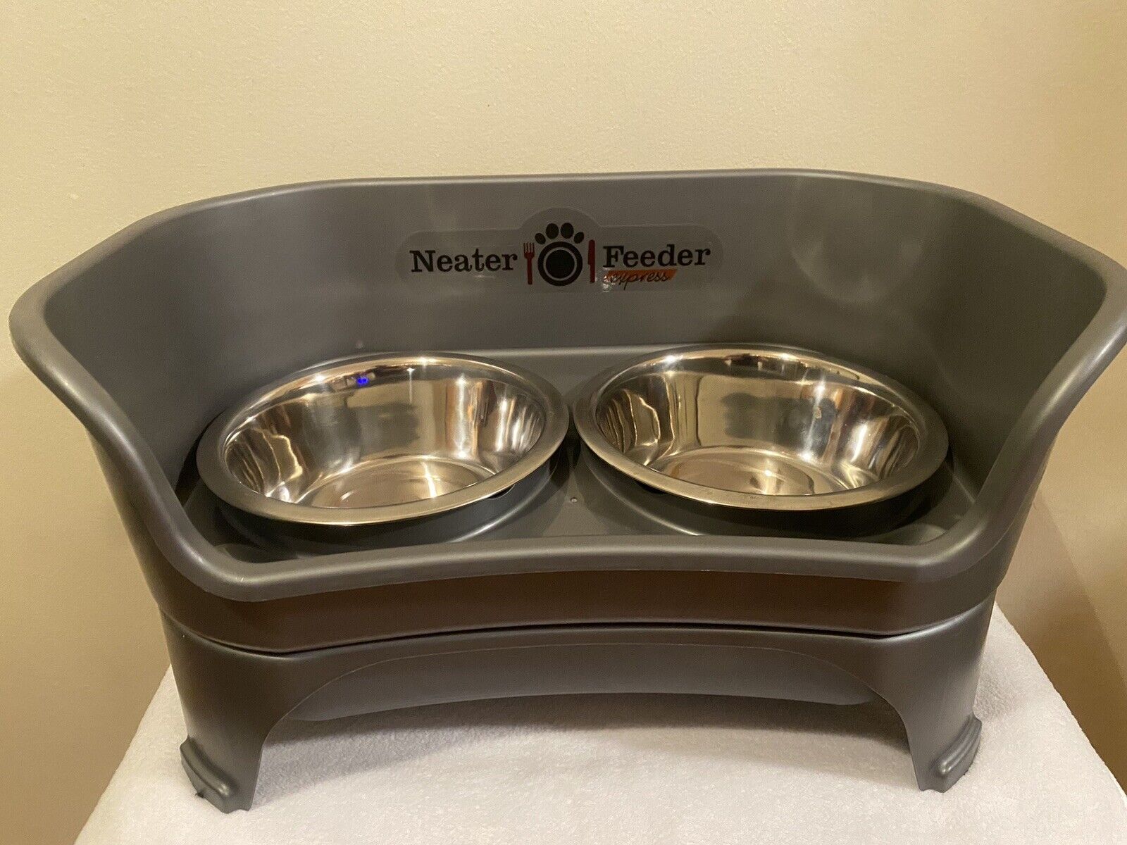 Neater Feeder Deluxe Model Adjustable height Mess Proof Cat Bowls