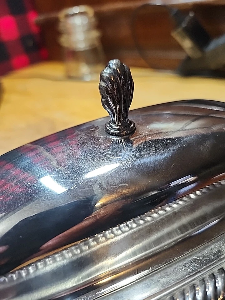 Plato/servidor de mantequilla cubierto plateado vintage WM Rogers con tapa Foto 2 de 4