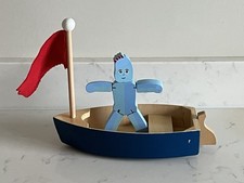 ITNG In The Night Garden Wooden Push Along Boat & Wooden Jointed Iggle Piggle