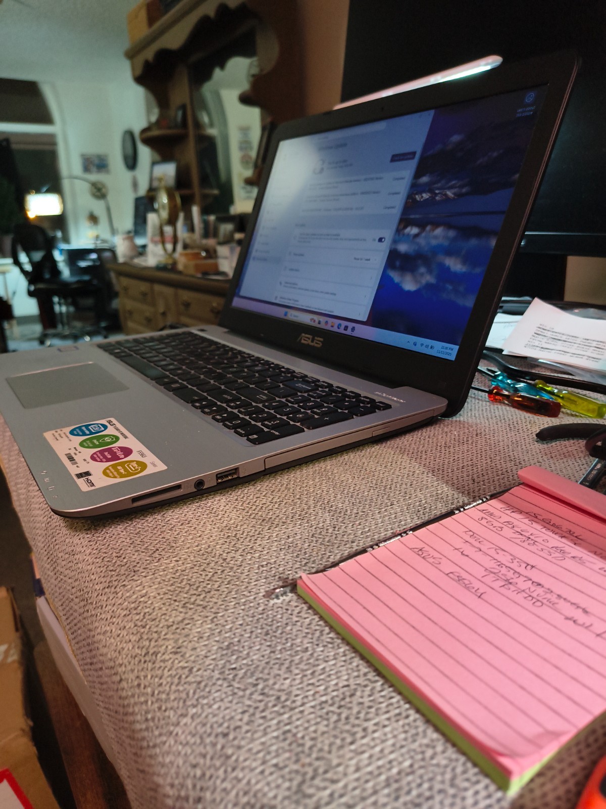 15.6" ASUS F556U i3-6100U, 12GB 250GB SAMSUNG EVO 850 SSD Win11Home