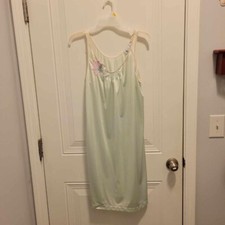 Vandemere Women's Night Gown Size Small and Matching Robe Size Medium Soft Green