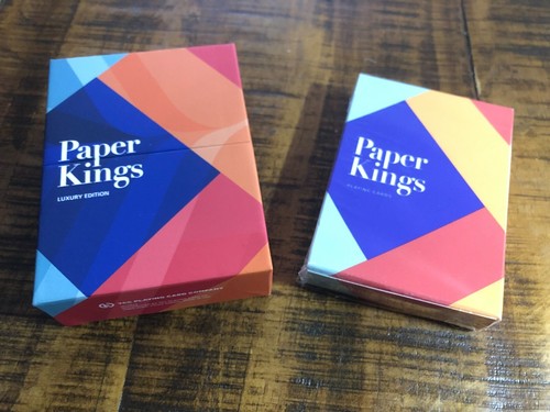RARO Juego de 2 Barajas Paper Kings Cartas de Juego - Estándar y Lujo Ediciones Limitadas - Imagen 1 de 10