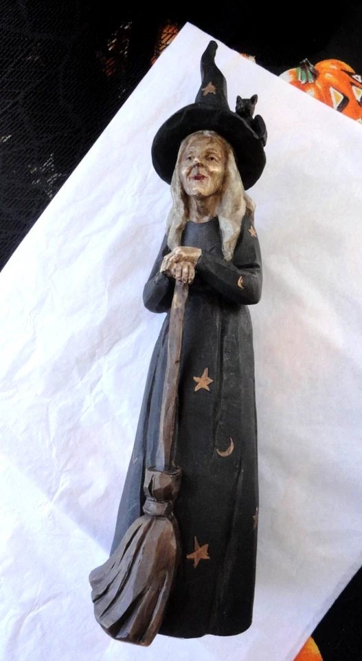 Estatuilla de bruja FAUX madera tallada LQQK - 11" espeluznantemente detallada lindo gato en sombrero TOO Foto 3 de 4