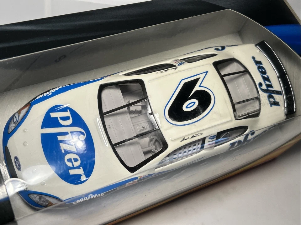 2001 Mark Martin #6 Pfizer 1/24 Diecast Hot Wheels Racing NASCAR new sealed - Image 3 of 4