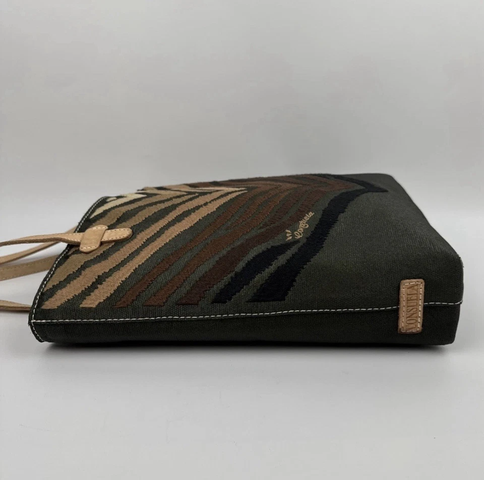 Bolso de hombro Consuela Slash Everyday verde bordado interior brillante Foto 4 de 4