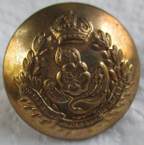 British Army:"QUEEN'S OWN WORCESTER HUSSARS BRASS BUTTON" (Large, 26mm, WW2 Era)