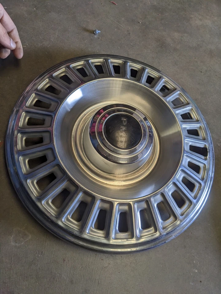 Cubierta de rueda tapacubos Catalina Bonneville Executive 1967-1972 OEM 1967-1972 Pontiac PMD Foto 3 de 4