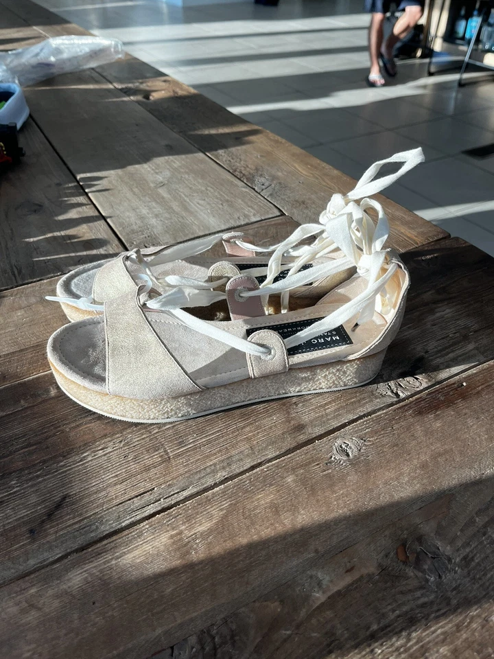 Sandalias Marc Jacobs Y2K Vintage Con cordones Cómodas Cuña Planas Doradas Talla 7 Foto 2 de 4