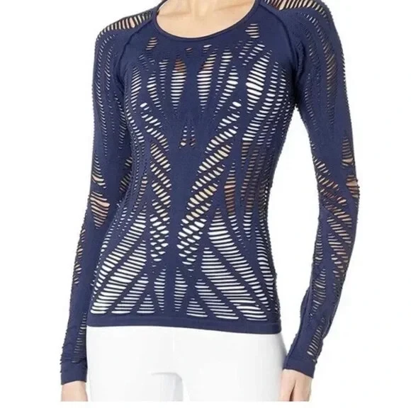 alo-yoga fitted perforated stretchy seamless wanderer shirt