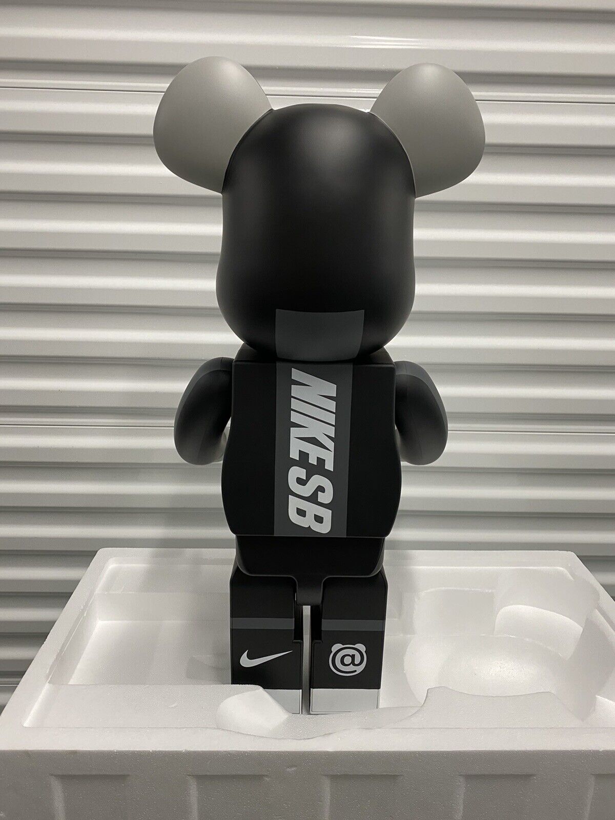 送込 BE@RBRICK NIKE SB 2020 BLACK 1000%