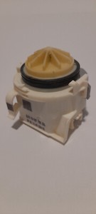 Bosch Siemens Neff SN56P582EU - Laugenpumpe Ablaufpumpe 00631200