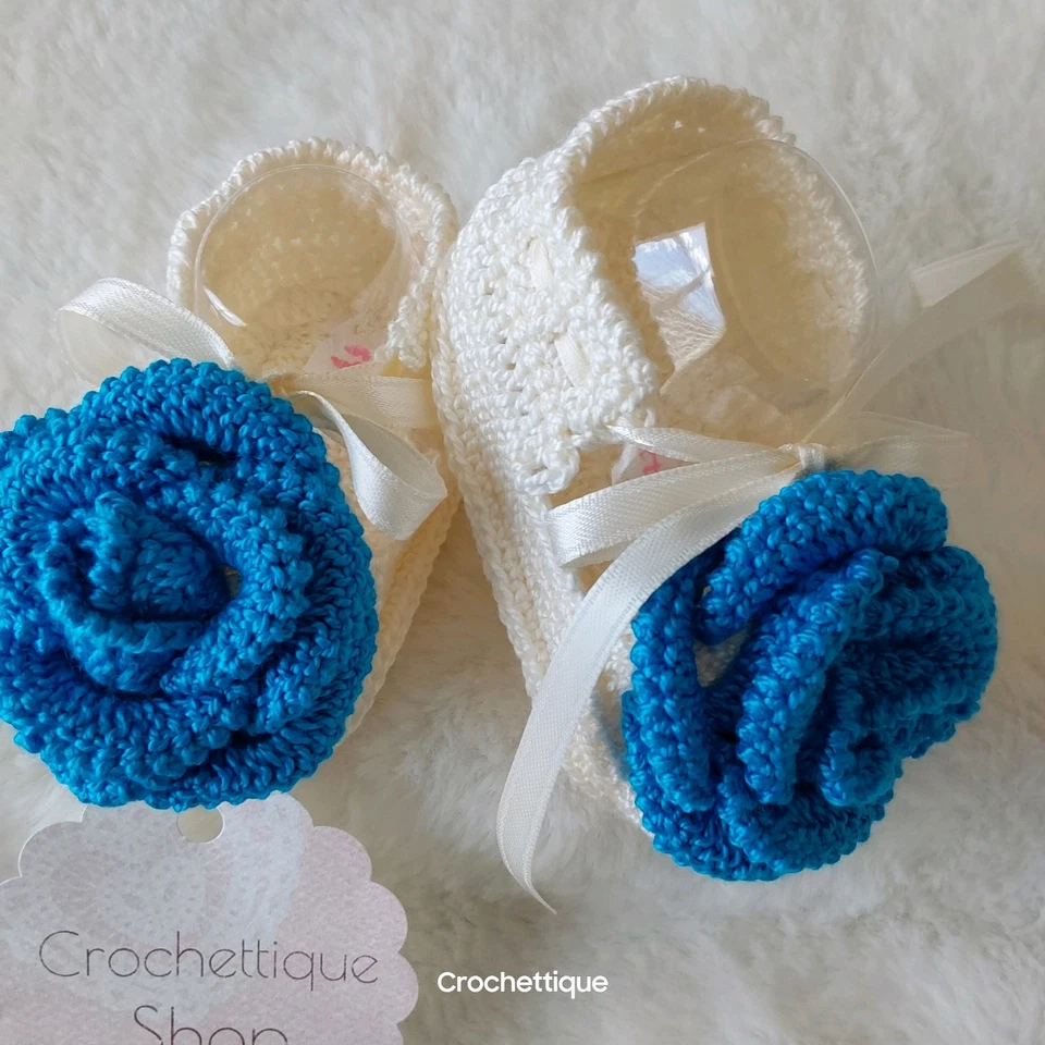 Sandalias Mary Jane de tacón de bebé hechas a mano con flores rosas Foto 3 de 4