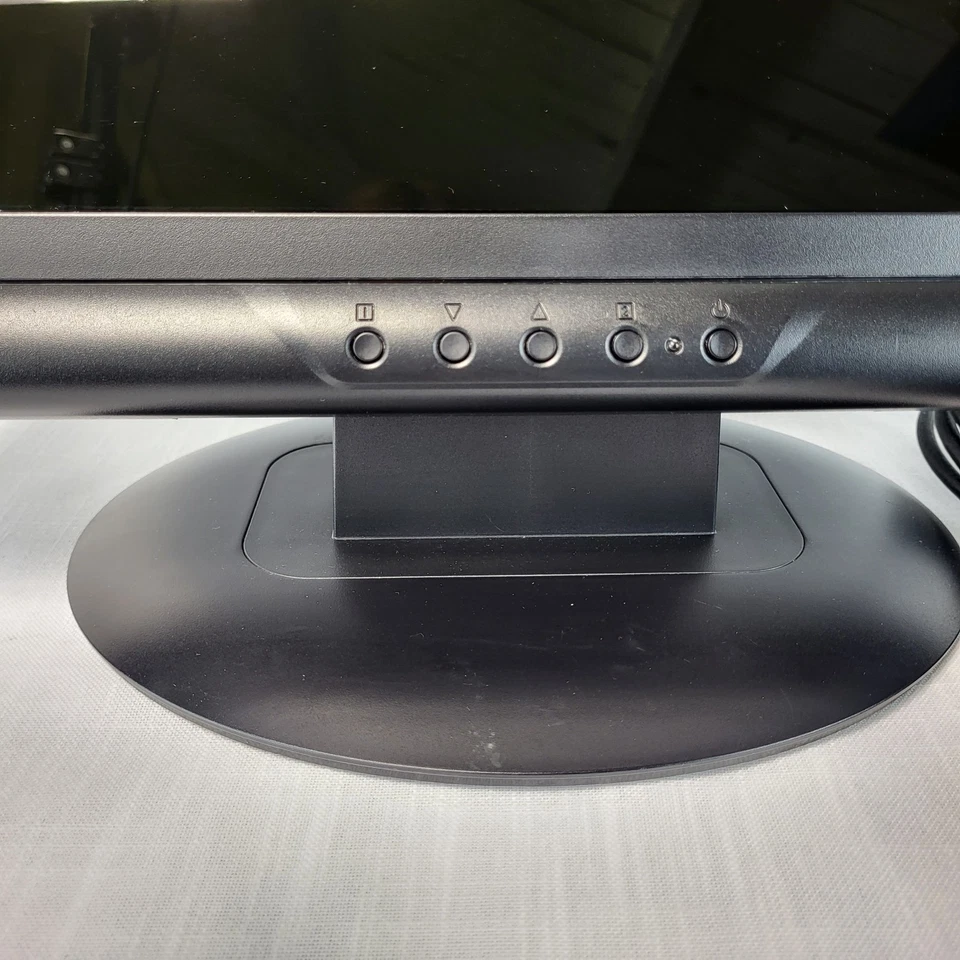 AOC 20" LCD Monitor N20WB Wide With Stand Tilting Desktop Monitor Free Postage - Image 4 of 4