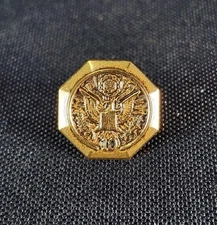 Federal Government 10 Years Service Lapel Pin