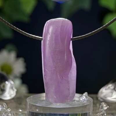 Pinker Kunzit Anhänger freeform gebohrt A Quali. 37 mm 65 ct Pakistan