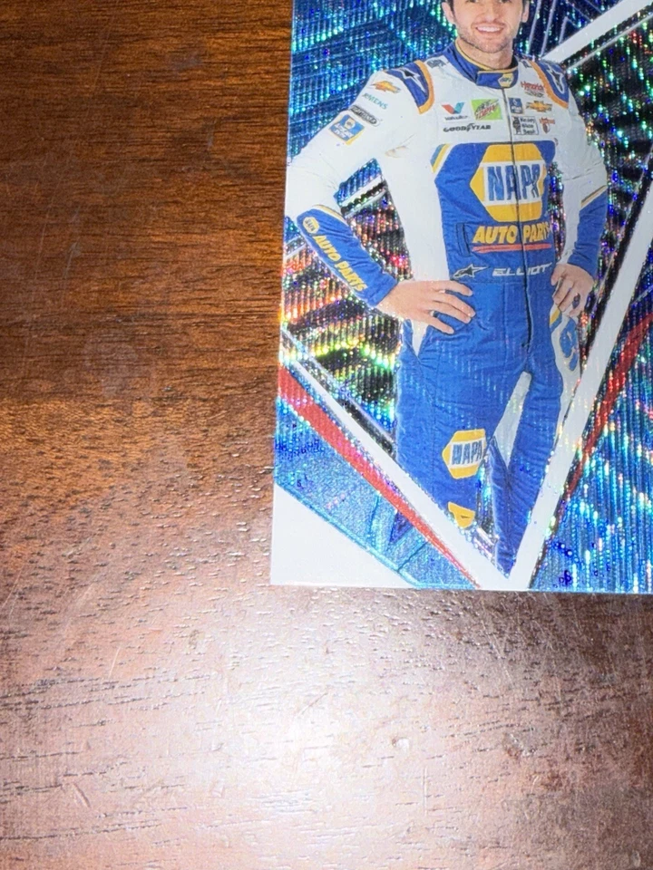 2020 Donruss Optic Illusions Carolina Blue Wave Chase Elliott #IL6 - Image 2 of 4