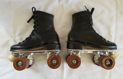 Objet De Chaussure De Patin à Roulettes Noir Sur Fond Transparent Isolé