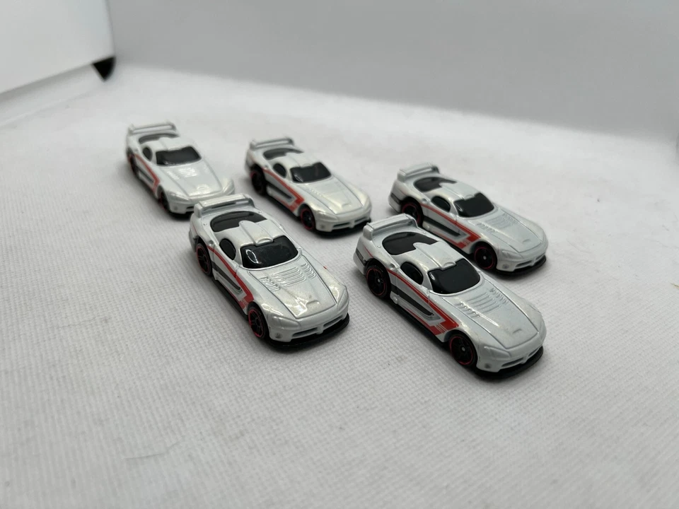 Hot Wheels Dodge Viper GTS-R Blanco Lote Suelto (5) Hot Wheels 2010 Mystery Car 1 Foto 4 de 4