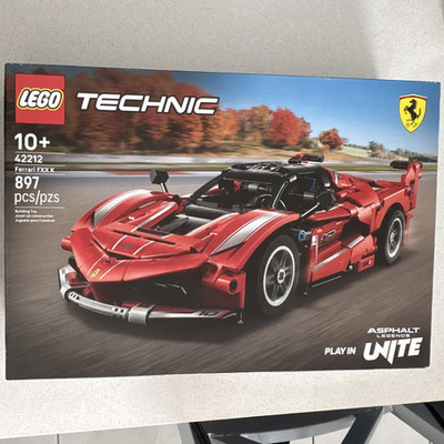LEGO Technic Ferrari FXX K 42212 Complete Set, 807 Pieces, Age 10+, Boxed